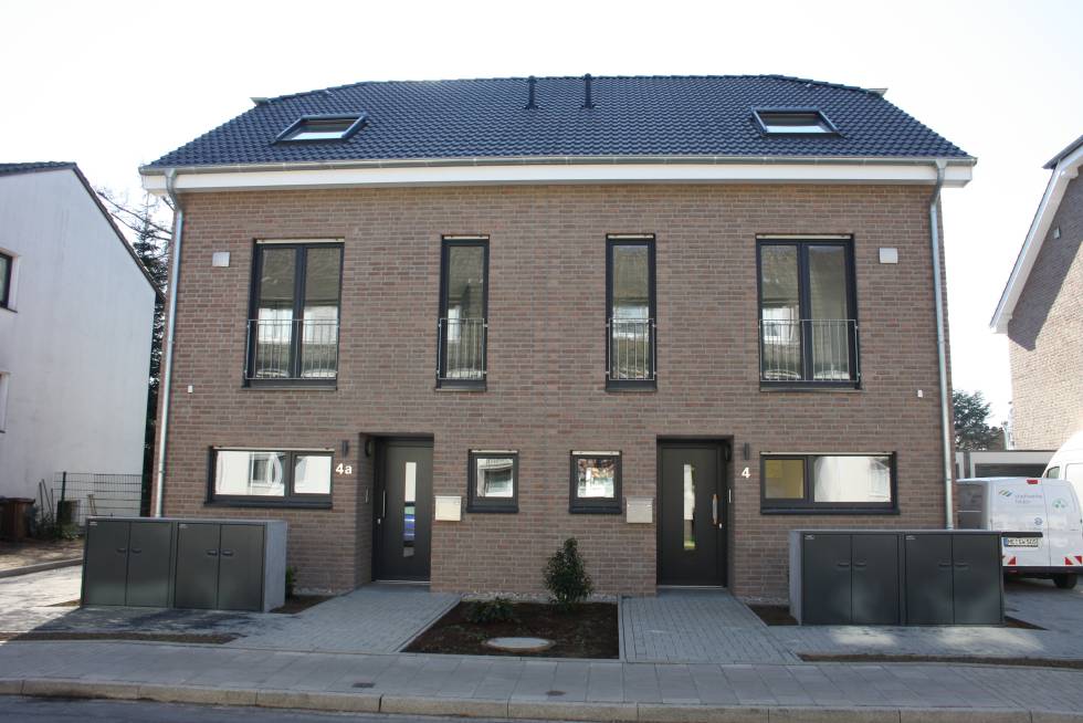 4 Neubau-Doppelhaushälften mit Garagen in Hilden